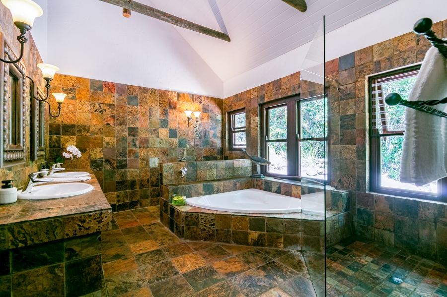 5 Bedroom Property for Sale in Pezula Golf Estate Western Cape